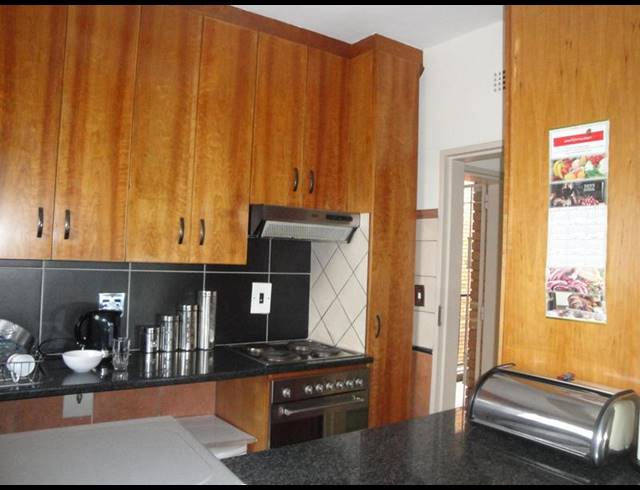 1 BEDROOM APARTMENT FOR SALE IN MALVERN EAST